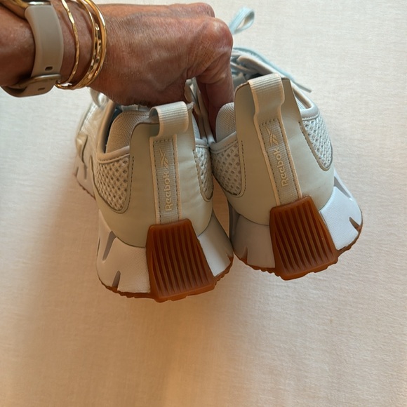 Reebok sneakers light blue. Gum sole bottoms. Size 9.5 - Picture 4 of 4